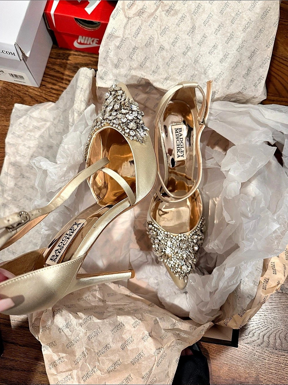 Badgley Mischka Marlene Crystal Pointed-Toe Heels US 7.5 New in box
